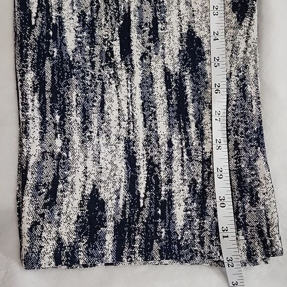 2269 NWT BOOHOO MAN RELAXED RIGID FABRIC JEANS Size 32 - Picture 3 of 7